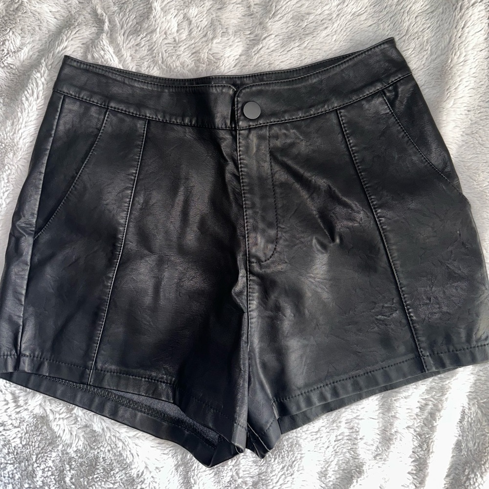 FASHION NOVA HIGH RISE LEATHER WOMEN SHORTS size S